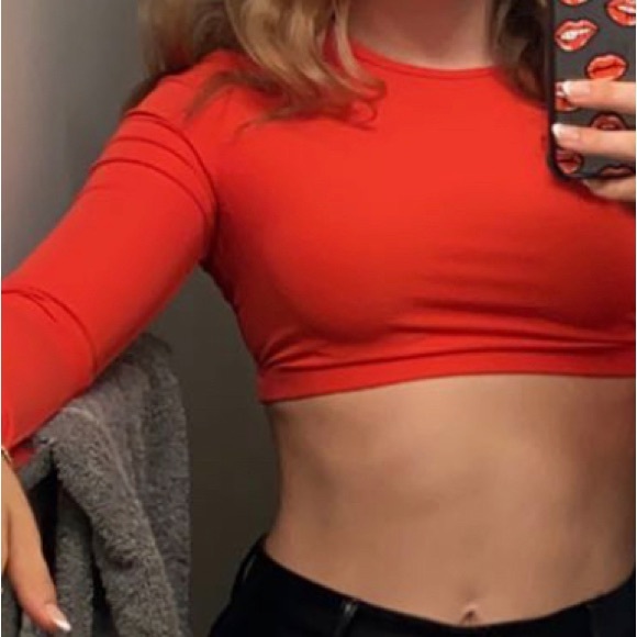 Adika Super Cropped Long Sleeve - Picture 2 of 3